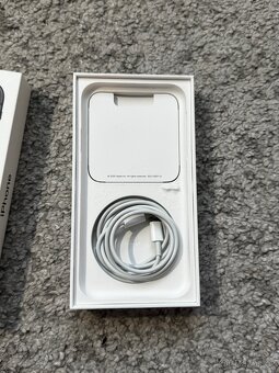 IPhone 11 + příslušenství - 8