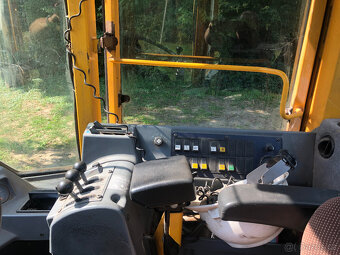 Kolový nakladač VOLVO L 70C - 8