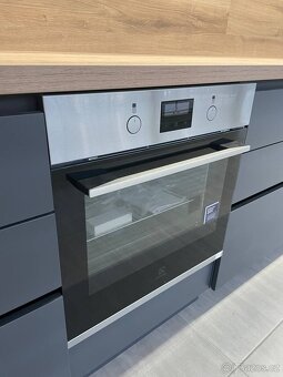Prodám NOVOU Šedu kuchyň Plzeň DTD Egger - 8