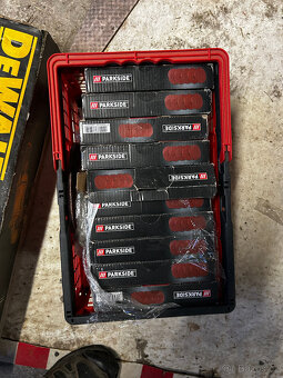 Úhlová bruska 180mm DeWALT DWE4557 - 8