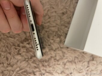Apple iPhone SE 2020 128 GB bílý - 8