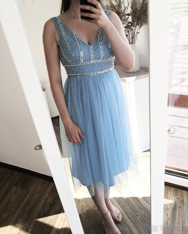 Blankytně modré šaty Lace & Beads - 8