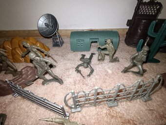 Vojenská sada – vojáčci + vybavení + doplňky (velký set) - 8