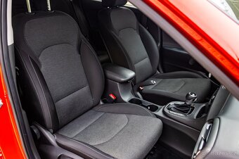 Hyundai i30 Fastback 1.5 T-GDi Family 118kW / TOP STAV / - 8