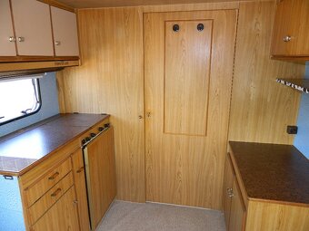 Dvouosý karavan Wilk Stern de luxe - 8