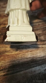 Staré svaté obrázky a soška. - 8