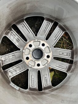 Originální kola Volkswagen R17 + zánovní Pirelli 225/45/17 - 8