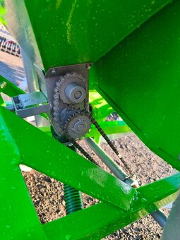 Sazeč Bomet XL s přihnojováním - 8