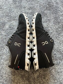 On Runnnig, model Cloud, velikost 38,5 černobílé - 8