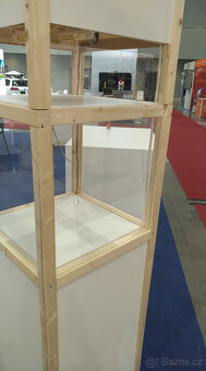 Stoly skříňky boxy koberec stojan - z expozice - 8