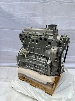 Závodní motor Škoda - 8