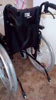 INVALIDNÍ VOZÍK-44cm-ODLEHČEN-zadní brzdy(lze zaslat - 8