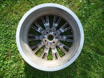 Prodám alu kola originál Fiat Grandepunto - 8