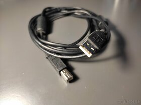 Různé typy kabelů USB A, USB C, DP, HDMI, VGA, DVI atd.. - 8