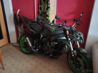 Kawasaki ZXR750 - 8
