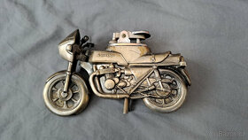 retro rukavice, opasek Yamaha XS, zapalovač Kawasaki Z 1000 - 8