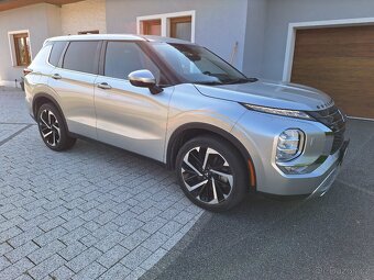 Mitsubishi Outlander - 8