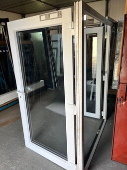 VCHODOVÉ PLASTOVÉ DVOUKŘÍDLÉ DVEŘE 157x204-PLZEŇ - 8