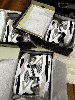 Air Jordan 4 Retro - Military Black - 8