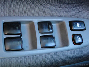 Toyota Avensis Verso 2,0 85kw nafta 2001 díly z vozu - 8