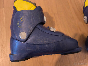 dětské sjezdové lyže + lyžáky + helma - 8