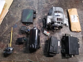 Kawasaki Zx7r mnoho dílů - 8