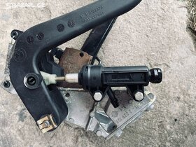 ‼️Brzdový a spojkový pedály - BMW - 8