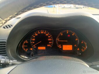 Toyota Avensis 2.2D - 8