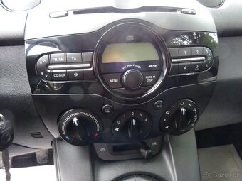 Mazda 2 1,4i 16V 55kW klimatizace, servis jen Mazda - 8