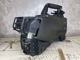 Vysílací HD kamera Sony HDC-2500, 3G multiformátová studiová - 8