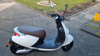 Krásný elektrický skútr Lvneng S3 White (nový) - 8