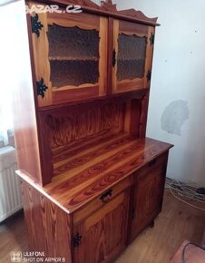 Prosklená jídelní skříň - 8