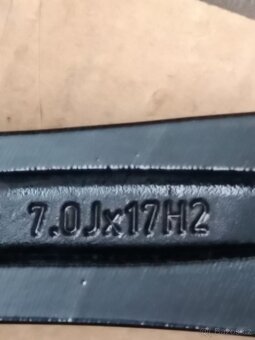 Zimní komplet R17 5x114,3mm - 8