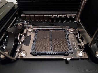 MSI MPG X670E CARBON WIFI - 8