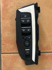 BMW X4 G02 M Paket – Tapecirung predni dvere leva strana - 8