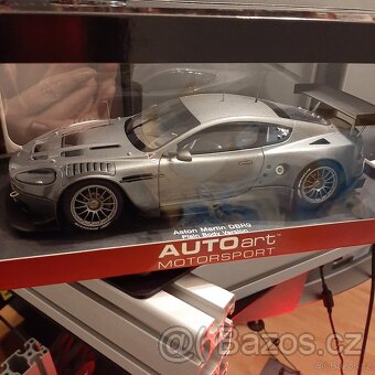 1:18 Autoart civilne modely - 8