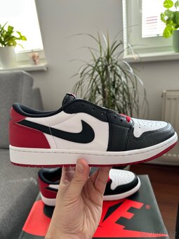 Air Jordan 1 Low OG Black Toe (2023) - 8