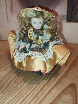 Panenka ,krabička - 8