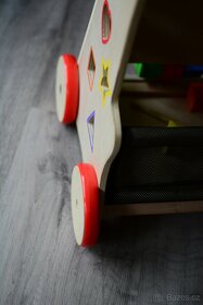 Kinderplay dřevěně interaktivní chodítko - 8