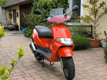 Skůtr Derbi Atlantis - 8