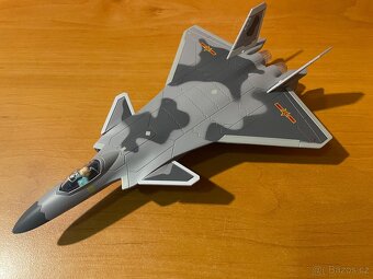 Plastové modely letadel - hračky - 8