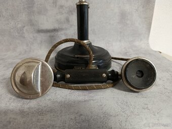 Velmi starý telefon s kruhovou základnou.se stítkem Ericsson - 8