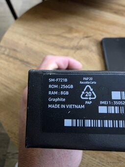 Samsung galaxy flip 4 256GB - 8