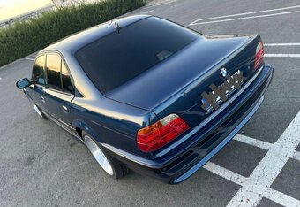 BMW E38 - 8