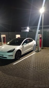 Tesla model 3 - 8