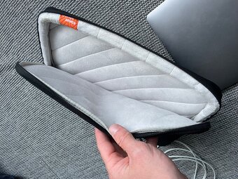 MacBook Air M1 (2020) - 16GB RAM/512GB SSD + příslušenství - 8
