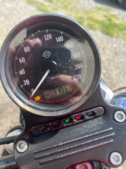 Harley Davidson Sportster Iron 883N - 8