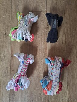 Mix ponožky, čepice, šály, rukavice (více ponožek další foto - 8