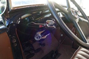 1931 Ford Model A Roadster DeLuxe - 8