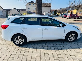 KIA Cee'd II Combi 1.6 GDi Comfort Plus SW - 8